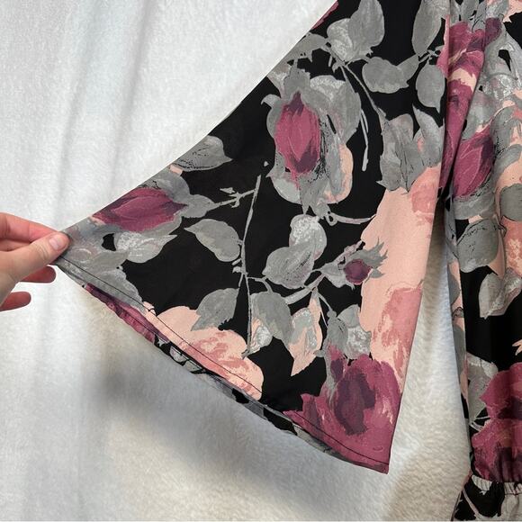Lulus What’s Bloomin Bell Sleeve Black, Pink & Gray Floral‎ Romper Size S - Picture 6 of 13